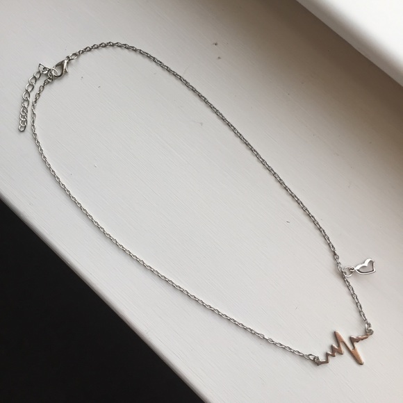 ⚜️[𝟯/$𝟭𝟴]⚜️EKG Silver Simple Dainty Choker NEW - Picture 6 of 9